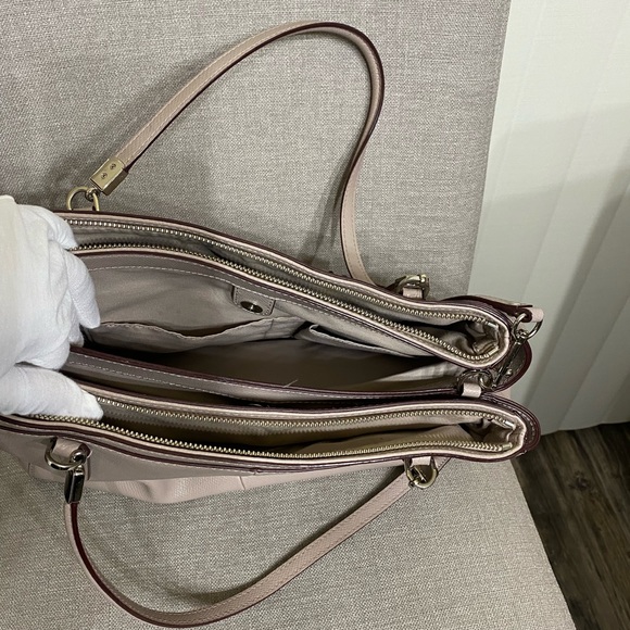 Preloved Coach shoulder or handbag - Picture 10 of 14